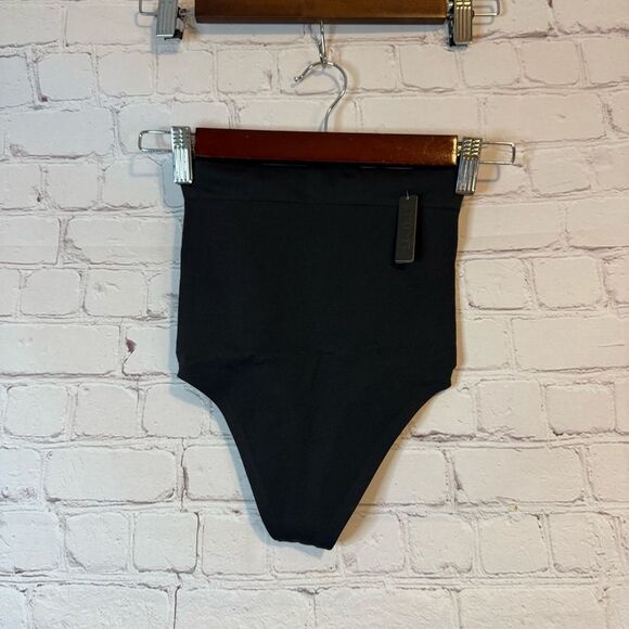 SKIMS Seamless Sculpt High Waisted Thong Onyx Size XS - Picture 1 of 3